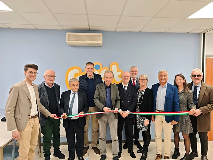 Il taglio del nastro di Güst Il taglio del nastro di Güst