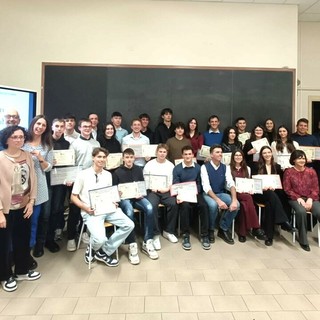 L’Istituto tecnico per geometri di Cuneo premia le eccellenze L’Istituto tecnico per geometri di Cuneo premia le eccellenze