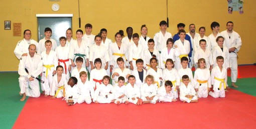 I giovani atleti del Judo Kodokan Cuneo impegnati nel torneo di dicembre