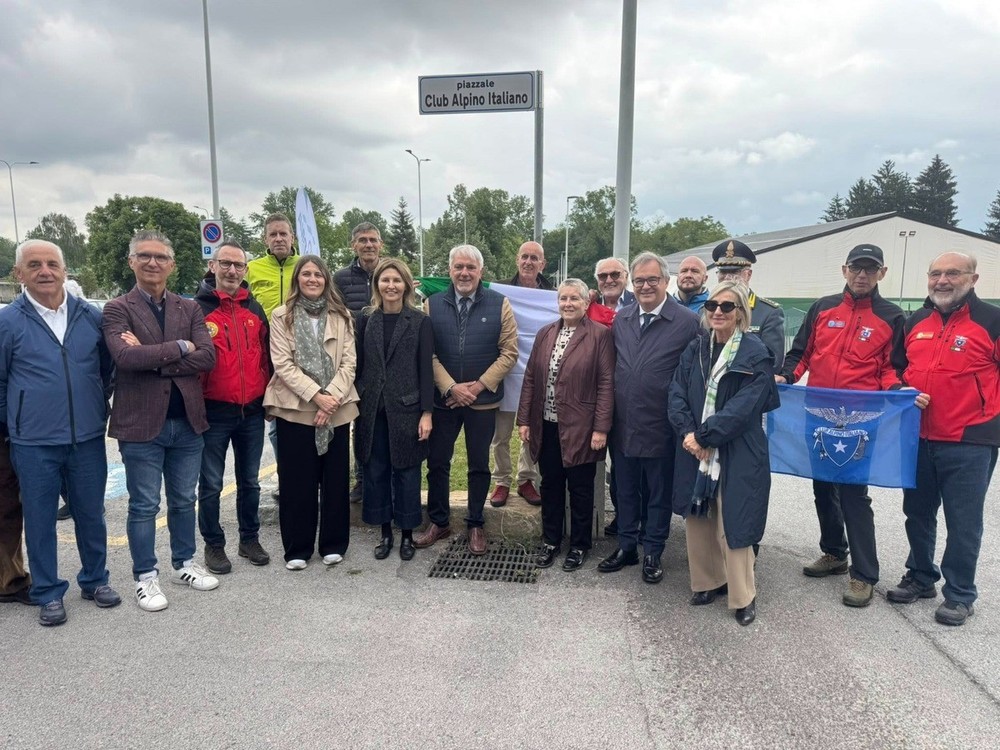 Tante le autorità presenti per il taglio del nastro inaugurale del nuovo Piazzale Cai