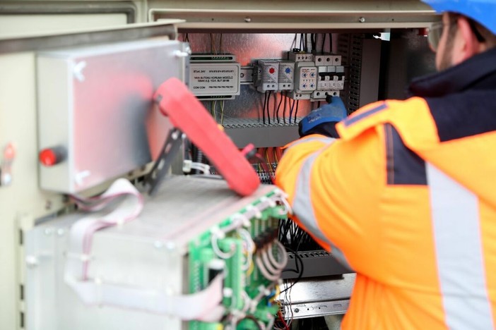 Impianti elettrici e sicurezza: cresce l’attenzione delle aziende verso controlli e verifiche Impianti elettrici e sicurezza: cresce l’attenzione delle aziende verso controlli e verifiche