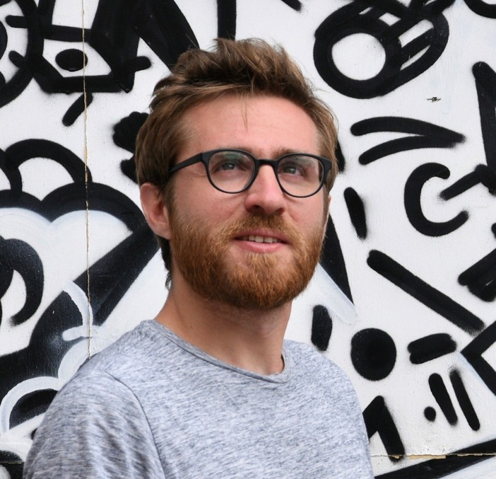 Alba, mercoledì 10 dicembre si svela il "Re Invisibile": il potere dei microchip Alba, mercoledì 10 dicembre si svela il "Re Invisibile": il potere dei microchip