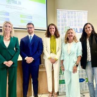 Da sinistra: Elena Chiti - FuturItaly, Augusto Bargoni - UniTo, Elisa Truant - UniTo (Cuneo), Luisa Silvestro - Camera di Commercio di Cuneo, Emma Durand - Segretario Generale UPE 05