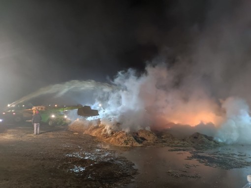 Le immagini dell'incendio di Morozzo