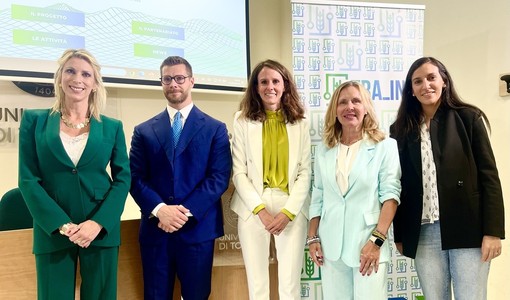 Da sinistra: Elena Chiti - FuturItaly, Augusto Bargoni - UniTo, Elisa Truant - UniTo (Cuneo), Luisa Silvestro - Camera di Commercio di Cuneo, Emma Durand - Segretario Generale UPE 05 Da sinistra: Elena Chiti - FuturItaly, Augusto Bargoni - UniTo, Elisa Truant - UniTo (Cuneo), Luisa Silvestro - Camera di Commercio di Cuneo, Emma Durand - Segretario Generale UPE 05