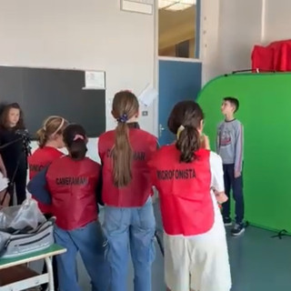 Ceresole d'Alba, i bambini della Quinta Primaria realizzano uno spot sul uso responsabile dei media digitali con il green screen