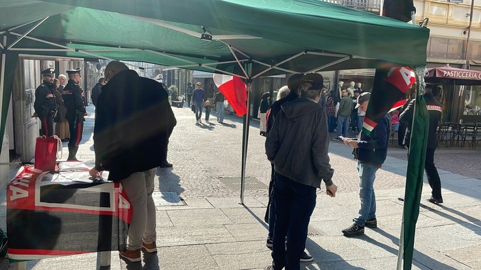 Forza Nuova a Bra: gazebo sulla sicurezza tra consensi e contestazioni Forza Nuova a Bra: gazebo sulla sicurezza tra consensi e contestazioni