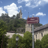 Il piccolo paese di Jausiers nella valle dell'Ubaye Il piccolo paese di Jausiers nella valle dell'Ubaye