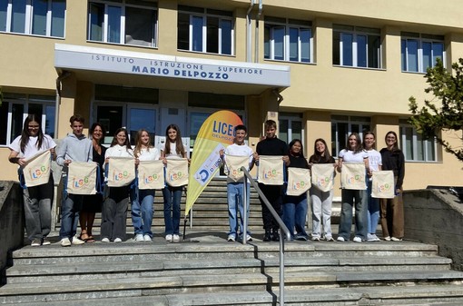 Primo giorno di scuola per gli allievi del Liceo Made in Italy-Scienze Gestionali al Delpozzo di Cuneo Primo giorno di scuola per gli allievi del Liceo Made in Italy-Scienze Gestionali al Delpozzo di Cuneo