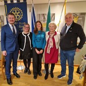 Da sinistra: Luigi Minasso (vicepresidente Rotary Alba), Renata Sacchi, Ilaria Negro, Piera Arata (presidente Rotary Alba), Carmelo Franceschini Da sinistra: Luigi Minasso (vicepresidente Rotary Alba), Renata Sacchi, Ilaria Negro, Piera Arata (presidente Rotary Alba), Carmelo Franceschini