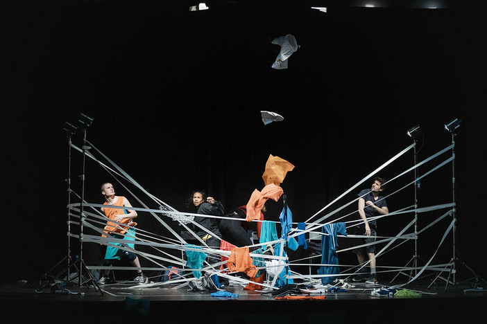 "Liberatutti" di ScenaMadre arriva a Racconigi: lo sport tra ironia e riflessione sulla società contemporanea "Liberatutti" di ScenaMadre arriva a Racconigi: lo sport tra ironia e riflessione sulla società contemporanea