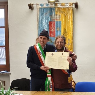 Maurino, a sinistra, alla firma del gemellaggio Maurino, a sinistra, alla firma del gemellaggio