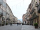Cuneo pronta ad accendersi per il Natale: installate le luminarie in via Roma
