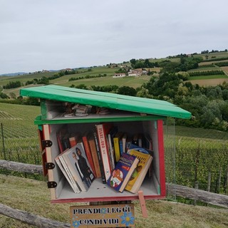 Novello porta i libri nelle frazioni: a Bergera nasce una nuova casetta della lettura Novello porta i libri nelle frazioni: a Bergera nasce una nuova casetta della lettura