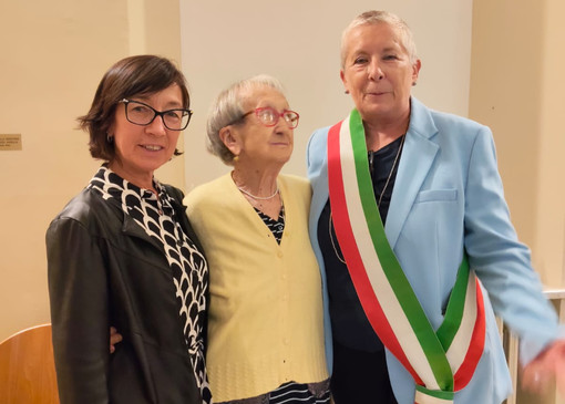Cuneo festeggia gli intensi cent’anni di Licia Prandoni: l’omaggio della città a una donna autonoma e determinata Cuneo festeggia gli intensi cent’anni di Licia Prandoni: l’omaggio della città a una donna autonoma e determinata