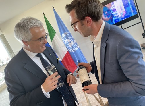 L'assessore albese Emanuele Bolla con l'ambasciatore Liborio Stellino