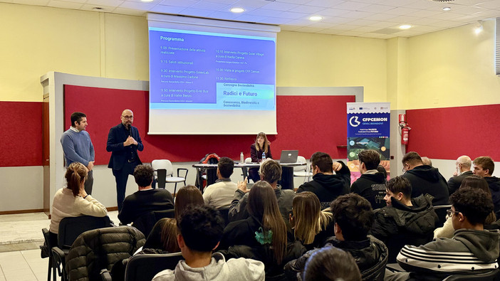 L'intervento di Luca Robaldo al CFP Cemon di Mondovì durante l’evento “Radici e Futuro: Conoscenza, Biodiversità e Sostenibilità”