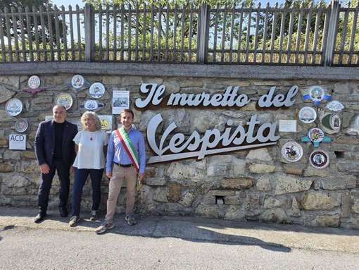 A Lesegno nasce il “Muretto del Vespista”: memoria, storia e passione sulle strade della Vespa A Lesegno nasce il “Muretto del Vespista”: memoria, storia e passione sulle strade della Vespa