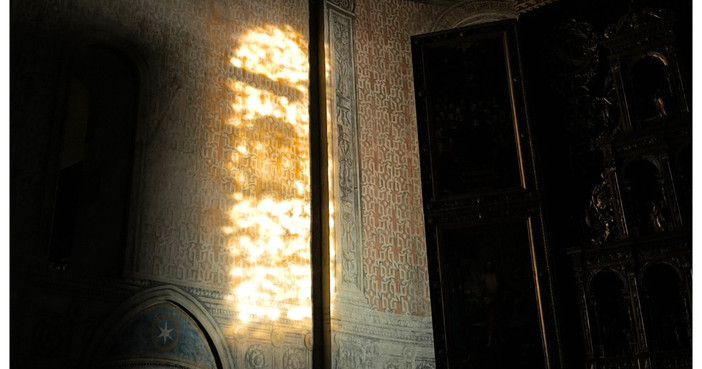 A Revello si celebra l'equinozio di primavera all'Abbazia di Staffarda con "Lux Continua" tra giochi di luce e cornamusa