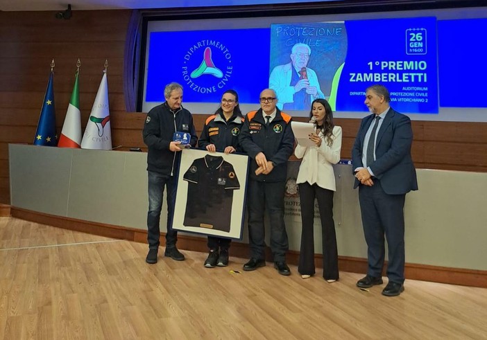 La consegna del premio La consegna del premio