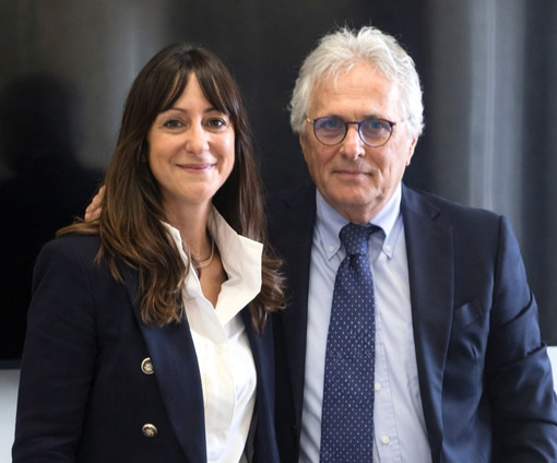 Serena Lancione, designata alla presidenza di ANAV (Associazione Nazionale Autotrasporto Viaggiatori) per il quadriennio 2026-2030. Al suo fianco il presidente uscente Nicola Biscotti Serena Lancione, designata alla presidenza di ANAV (Associazione Nazionale Autotrasporto Viaggiatori) per il quadriennio 2026-2030. Al suo fianco il presidente uscente Nicola Biscotti