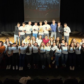 Studenti del liceo Bodoni sul palco del Magda Olivero