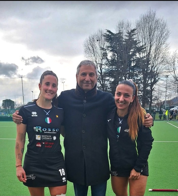 Il presidente con le attaccanti Pilar De Biase e Lisa Di Blasi