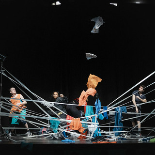 "Liberatutti" di ScenaMadre arriva a Racconigi: lo sport tra ironia e riflessione sulla società contemporanea "Liberatutti" di ScenaMadre arriva a Racconigi: lo sport tra ironia e riflessione sulla società contemporanea