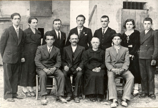 In foto la famiglia Cervi In foto la famiglia Cervi