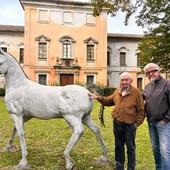 L’artista Franco Alessandria (a destra) con lo storico Mario Boetti L’artista Franco Alessandria (a destra) con lo storico Mario Boetti