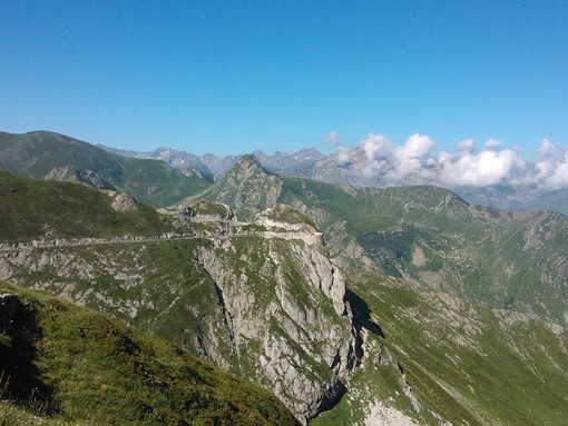 Strade storiche di montagna, Legambiente: “Stop al traffico motorizzato, si favorisca l’escursionismo ‘lento’”