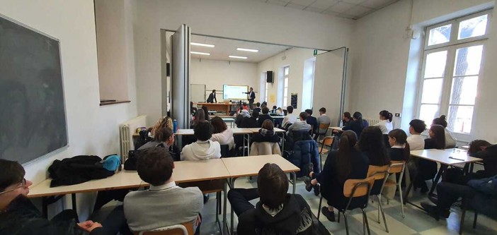 Le lezioni del progetto di BCC Alpi Marittime alle scuole superiori Le lezioni del progetto di BCC Alpi Marittime alle scuole superiori