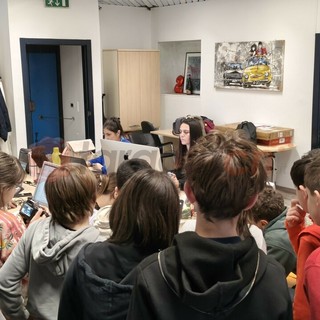 Giovani cronisti in redazione: gli studenti dell’Eco della Consulta in visita a Targatocn Giovani cronisti in redazione: gli studenti dell’Eco della Consulta in visita a Targatocn