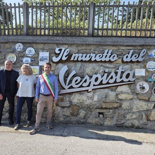 A Lesegno nasce il “Muretto del Vespista”: memoria, storia e passione sulle strade della Vespa