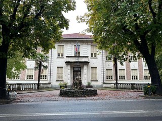 La scuola primaria "Carlo denina di Revello" La scuola primaria "Carlo denina di Revello"