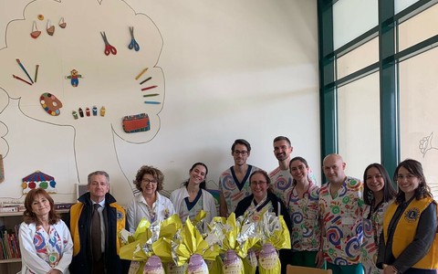 Uova di Pasqua solidali del Lions Club per i piccoli pazienti di Mondovì