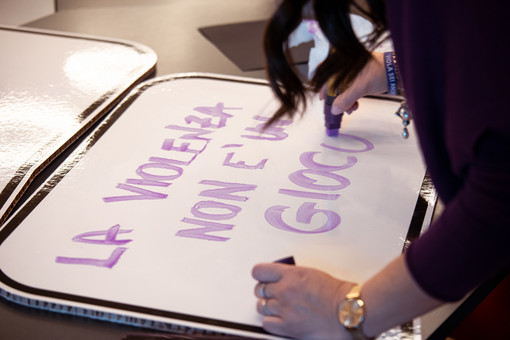 "Le parole contano": per dire no alla violenza si parte in famiglia "Le parole contano": per dire no alla violenza si parte in famiglia