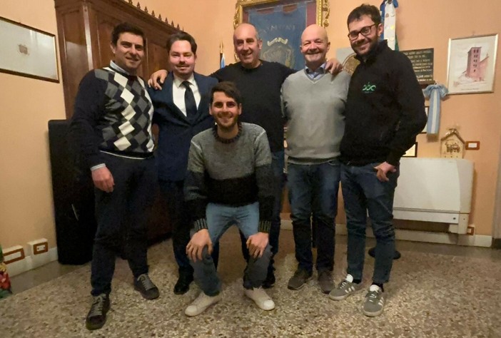 La Commissione De.C.O. di Marene con l'assessore Donato Fabio eletto presidente e il sindaco Alberto Deninotti La Commissione De.C.O. di Marene con l'assessore Donato Fabio eletto presidente e il sindaco Alberto Deninotti