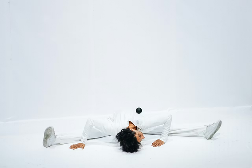 Racconigi, per la rassegna raccordi va in scena lo spettacolo di giocoleria "Monohraphie"