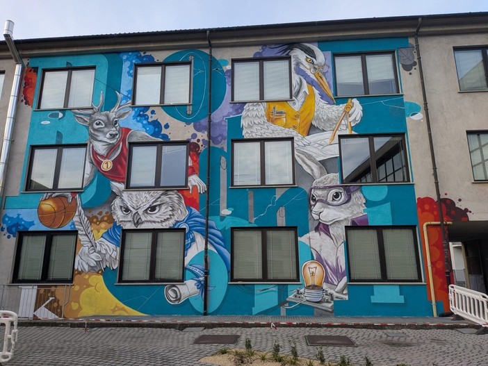 Saluzzo, il murales nel cortile del Liceo Bodoni in via Donaudi