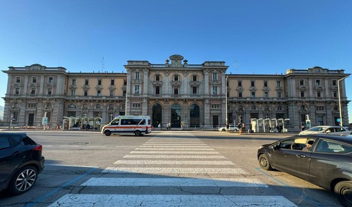 La stazione ferroviaria di Cuneo La stazione ferroviaria di Cuneo