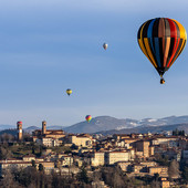 Le mongolfiere che sorvolano Mondovì - fotografia di Lorena Durante