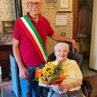 Maria Pia Beccaria, 101 anni, con il sindaco Donadio Maria Pia Beccaria, 101 anni, con il sindaco Donadio
