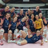 Le pumine festeggiano la vittoria sul campo del Chieri 76 (ph. ufficio stampa Mondovì Volley)