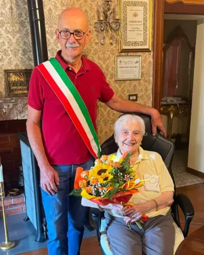 Maria Pia Beccaria, 101 anni, con il sindaco Donadio Maria Pia Beccaria, 101 anni, con il sindaco Donadio