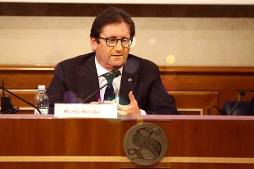 Michelino Davico quando era sottosegretario agli Interni a fianco di Maroni Michelino Davico quando era sottosegretario agli Interni a fianco di Maroni