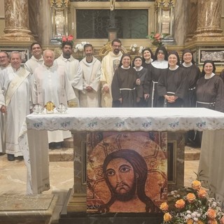 Foto di gruppo dopo la Messa in memoria di santa Chiara, a Bra Foto di gruppo dopo la Messa in memoria di santa Chiara, a Bra