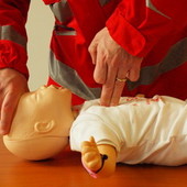 Alba, in piazza Ferrero le manovre salvavita pediatriche con l'Asl Cn2 Alba, in piazza Ferrero le manovre salvavita pediatriche con l'Asl Cn2