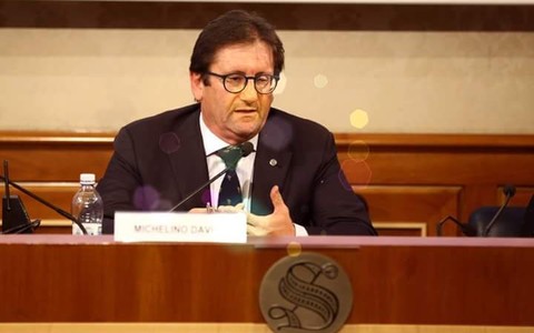 Michelino Davico quando era sottosegretario agli Interni a fianco di Maroni