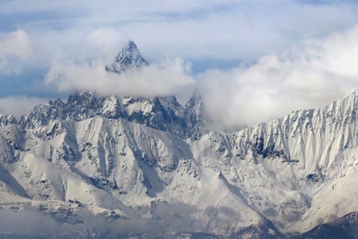 "Fragilità ad alta quota" e crolli sul Monviso: osservato speciale il degrado del permafrost "Fragilità ad alta quota" e crolli sul Monviso: osservato speciale il degrado del permafrost